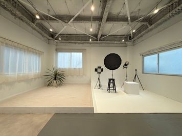 エフスペ平塚｜湘南エリアの砂浜スタジオ エフスペ平塚｜湘南砂浜スタジオ｜白ホリ＆機材無料の室内の写真