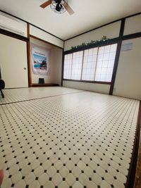 ルイスのお家カフェ☕️レンタルスペース✨ ルイスのお家カフェ☕️二階8畳和室の室内の写真