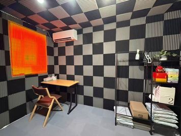 大阪心斎橋録音スタジオ 心斎橋・長堀橋 防音・吸音録音スペースの室内の写真