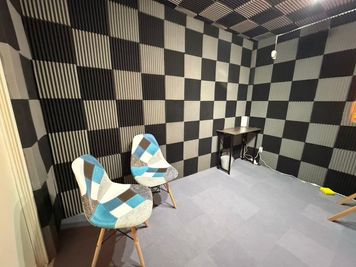 大阪心斎橋録音スタジオ 心斎橋・長堀橋 防音・吸音録音スペースの室内の写真
