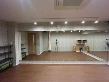 スタジオトマト武蔵新城 【スタジオトマト武蔵新城Eスタジオ】ヒールOK！シックなスタジオの室内の写真