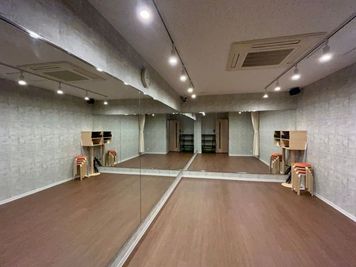 スタジオトマト武蔵新城 【スタジオトマト武蔵新城Eスタジオ】ヒールOK！シックなスタジオの室内の写真