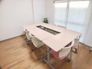 机イス配置は自由自在、★ ゆったり少人数～★テレワーク・Web会議・動画撮影最適　光回線高速Wi-Fi、Web会議用集音マイク - TSUBAKI西船橋
