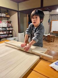 お子様も楽しく挑戦できる手打ちうどん！こねて伸ばして切って茹でる工程を手軽に体験できます。そばより簡単で、家族やグループでの思い出作りに最適。 - 一棟貸切古民家 Mikatana （ミカタナ） 親子ヨガ・子連れ教室｜牛窓海水浴場徒歩5分・340㎡・秘密基地の設備の写真