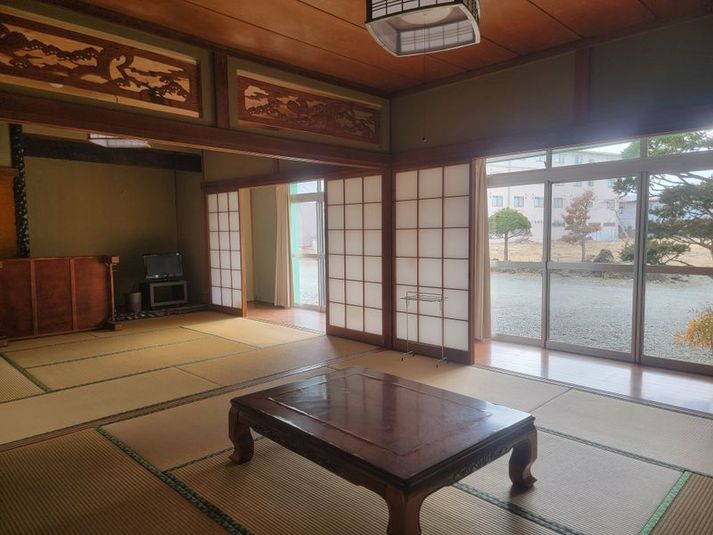 HOTEL Mt.Fuji MoMoAung 桃庵  【旅館撮影１階/外側】老舗旅館のレンタルスペースの室内の写真