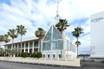 木更津市のランドマーク「エルシオンKISARAZU」ガラス張りのチャペルが目印 - エスタリコ(Esta Rico) エスタリコの外観の写真