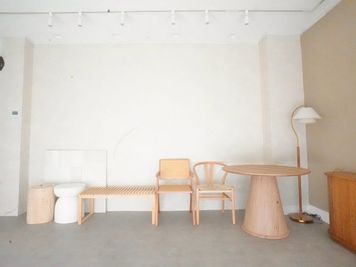 様々なチェアもご用意🪑 - milk studio 日本橋店 ナチュラルモダン🪑🌿【〜10名様】の室内の写真