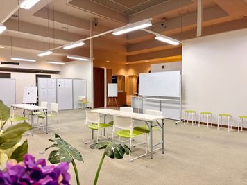講座・ワークショップを天井が高く開放感のあるホールで！ミーティングにも使いやすい空間 - ひとえん｜コモンシティ星田ふれあいプラザ２階