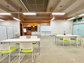 ひとえん｜コモンシティ星田ふれあいプラザ２階 ひとえんホールの室内の写真