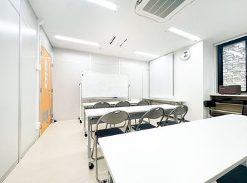 白を基調としたシンプルな空間で、会議や勉強会、セミナーなどにぴったり。
落ち着いて集中できる環境で、快適にご利用いただけます◎ - 【八王子レンタルスタジオ・アドレ】  八王子レンタルスタジオ・アドレ【Dスタジオ】[75]の室内の写真
