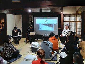 トークショー開催時の風景 - 古民家「アサノヤ」 アサノヤの室内の写真