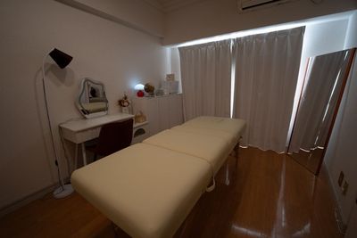 夜も良い雰囲気となります - レンタルサロン ゆかい上前津 上前津駅徒歩5秒 ネイル・エステ・整体・メイク ゆかい上前津の室内の写真