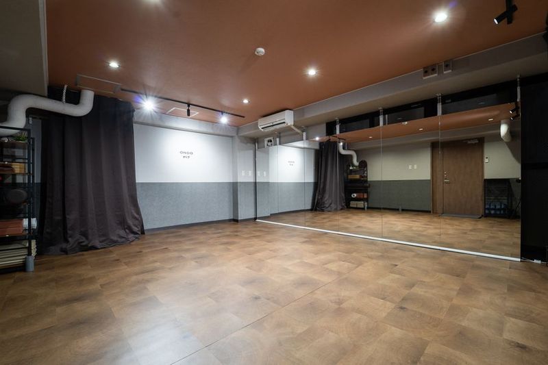 NEW!【巣鴨駅5分】大型鏡4.8ｍ広さ30㎡の地下スタジオでダンス・歌や楽器練習・トレーニング・演劇におすすめ