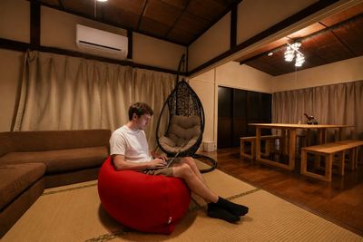 ソファにもなる大きなYogiboが2個あります - ほからや ほからや板橋成増の室内の写真
