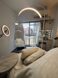 日当たり良好、シティビュー - メイク/ネイル/アイラッシュ/アイブロウ/ドライヘッドスパサロン メイク/ネイル/アイブロウ/アイラッシュレンタルサロンの室内の写真