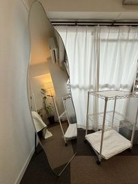 お洒落な姿鏡、移動式ラック - メイク/ネイル/アイラッシュ/アイブロウ/ドライヘッドスパサロン メイク/ネイル/アイブロウ/アイラッシュレンタルサロンの室内の写真
