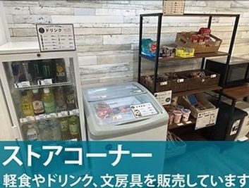 店内物販コーナーもございます。 - ココデキ！桜山店 【ココデキ！】アクティブエリアのお席の設備の写真