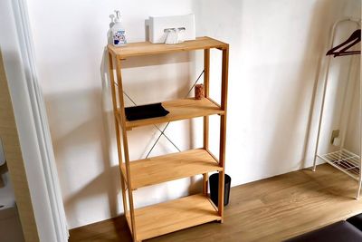 施術スペースにラックとゴミ箱を置いてます。自由にご使用ください。 - Green Body Maintenance レンタルルーム　Greenの設備の写真