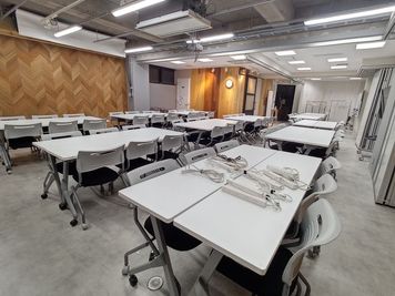 レイアウト変更事前準備無料 - 貸会議室２４大宮 フロア貸切プランの室内の写真