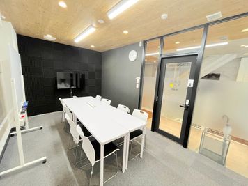 帯屋町でWeb会議するのに最適な10人掛け会議室 - 高知市帯屋町 オビヤギルド
