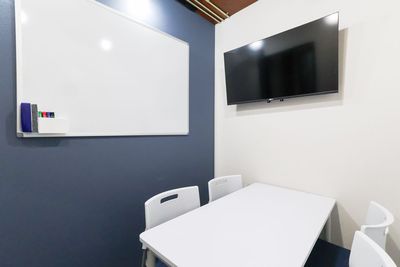 【なんば駅徒歩1分!定員4名】モニター・高速WiFi全て無料!ふれあい貸し会議室 なんばNo169 道頓堀・グリコサインそば - ふれあい貸し会議室 なんばラシーヌ
