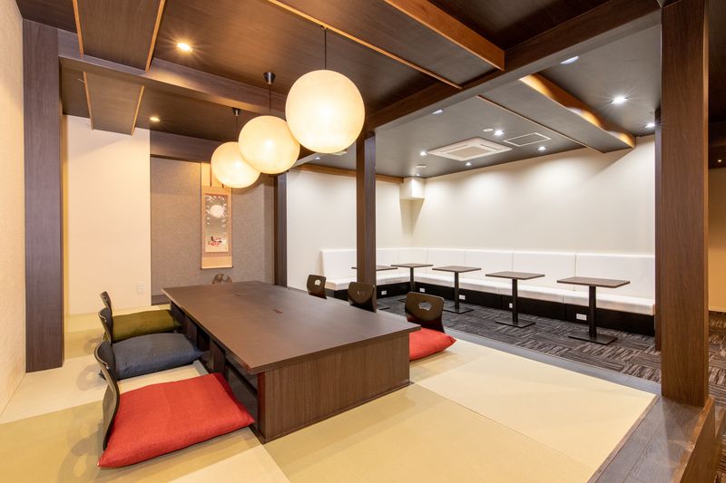 BIZcomfort京都四条烏丸 コワーキングスペースの室内の写真