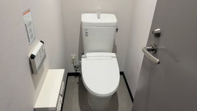 お手洗いの内観です🚽 - Nishiki lounge 【河原町駅・徒歩4分】よもぎ蒸し設備付🌿1店舗丸ごと貸切✨の室内の写真