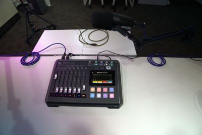 オーディオインターフェース（TASCAM、Mixcast4） - アンドポッドキャストスタジオの設備の写真