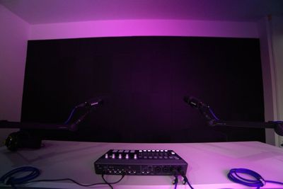 正面から撮影画角 - アンドポッドキャストスタジオの室内の写真