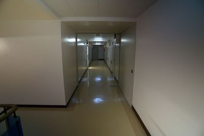６F奥の突き当り608号室がスタジオです。 - アンドポッドキャストスタジオの入口の写真