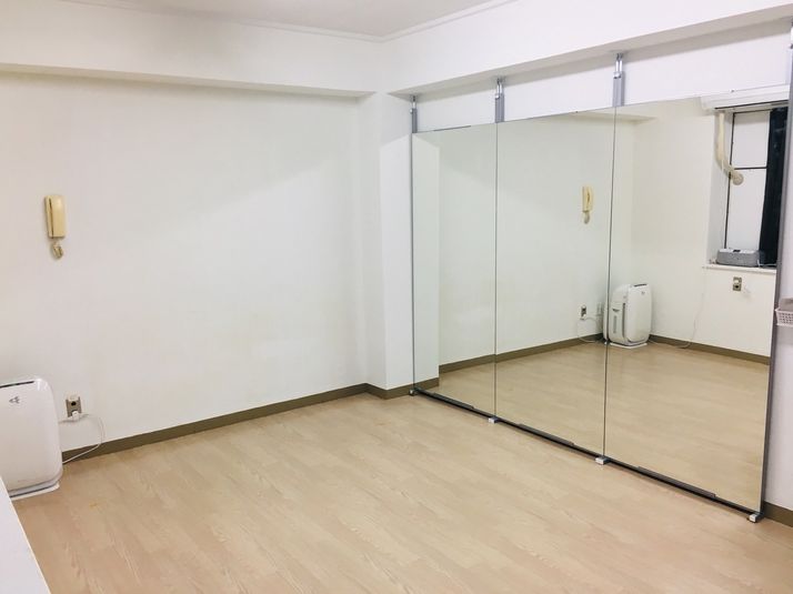 レンタルスタジオカベリ横浜3号店 ダンスができるレンタルスタジオの室内の写真