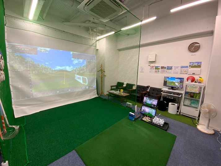 スマートショット新宿 室内ゴルフ練習場2号室(IN)の室内の写真