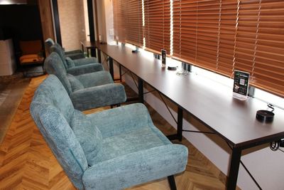１人掛けソファー席（４席）② - ＯＮｅＺＯＮＥ湘南台 【デジタルノンストレス空間】ラウンジスペースの設備の写真