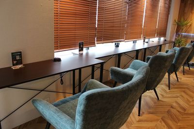 １人掛けソファー席（４席）③ - ＯＮｅＺＯＮＥ湘南台 【デジタルノンストレス空間】ラウンジスペースの設備の写真