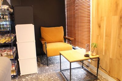１人掛けローデスク、ソファー席（１席）② - ＯＮｅＺＯＮＥ湘南台 【デジタルノンストレス空間】ラウンジスペースの設備の写真