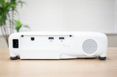 エプソン製プロジェクター　
EB-E12　HDMI接続・ケーブル有 - 貸会議室ルームス八王子店 【ROOMs八王子店】JR八王子駅5分/京王八王子駅3分の設備の写真