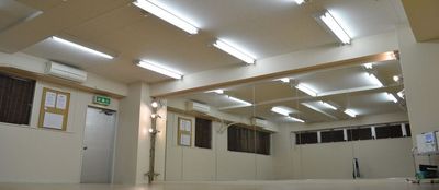 駒澤大学駅より徒歩5分。約70㎡・鏡張り、バレエバー完備の広々レンタルダンススタジオ - レンタルスタジオROOTS駒沢大学店