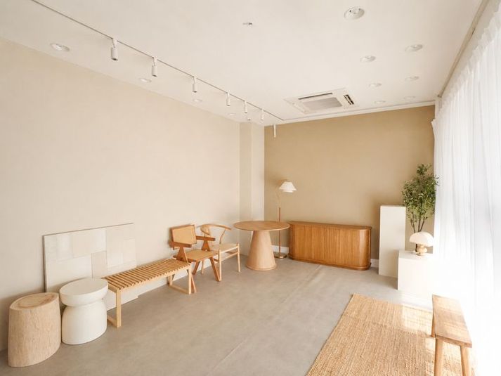 洗練されたナチュラルモダンな空間です🪑🌿 - milk studio 日本橋店 milk studio ナチュラルモダン🪑🌿【11名様〜】の室内の写真