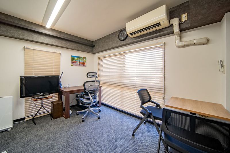 BUSINESS LOUNGE 冷泉町 BUSINESS LOUNGE ROOM A 貸し会議室の室内の写真