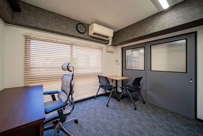 BUSINESS LOUNGE 冷泉町 BUSINESS LOUNGE ROOM A 貸し会議室の室内の写真