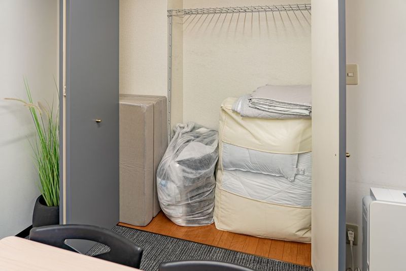 BUSINESS LOUNGE ROOM A 貸し会議室 - BUSINESS LOUNGE 冷泉町
