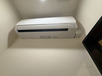 エアコン完備 - SHARE BLUE春日井 B：WEB会議ブース（SB春日井）の室内の写真