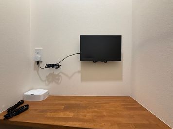 SHARE BLUE春日井 B：WEB会議ブース（SB春日井）の室内の写真