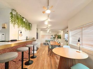 【渋谷7分/神泉1分】最大15名/無料Wifi/会議・撮影・懇親会・推し会・女子会・ボドゲ等！飲食持込🍷可！ - たまりば渋谷神泉駅前の室内の写真