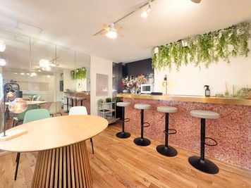 【渋谷7分/神泉1分】最大15名/無料Wifi/会議・撮影・懇親会・推し会・女子会・ボドゲ等！飲食持込🍷可！ - たまりば渋谷神泉駅前の室内の写真