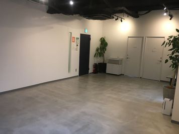ヨガやピラティスにも最適な空間！ - ZOU CREATIVE KITCHEN セミナー･交流会・展示会etc…設備充実！集まる場に最適スペースの室内の写真