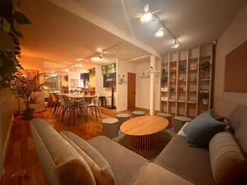 【渋谷7分/神泉1分】最大15名/無料Wifi/会議・撮影・懇親会・推し会・女子会・ボドゲ等！飲食持込🍷可！ - たまりば渋谷神泉駅前の室内の写真