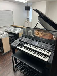 教室F部屋ｰヤマハミュージックジャパン ユニスタイル大和ｰグランドピアノ、エレクトーン 防音部屋 - ユニスタイル大和 グランドピアノ、エレクトーン 防音部屋 F部屋の室内の写真
