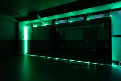 ミラーにレインボーに光るテープライトを装飾 - ダンスと歌・楽器練習レンタルスタジオ　ONDO PIT ダンスと歌・楽器練習レンタルスタジオ　ONDO PIT の室内の写真
