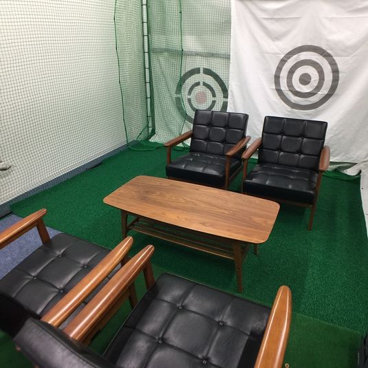 スマートショット新宿 会議利用　室内ゴルフ練習場２号室の室内の写真
